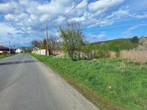 KRÁĽOVCE rovinatý pozemok 10 km od Košíc - 1