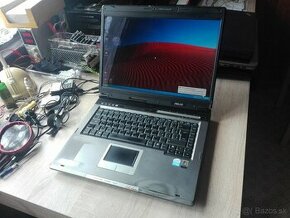 Asus Intel. 15,4". ATI Radeon. LPT port/konektor.