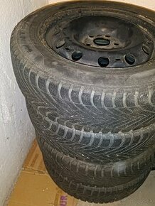 Pirelli 185/60 R15 + plechové disky