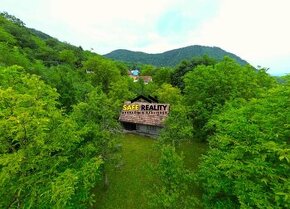 Stavebný pozemkom s chatou, Vranie