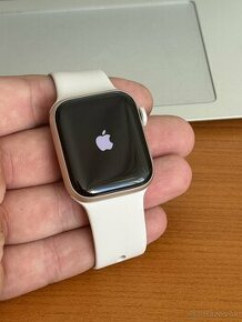 NOVÉ Apple Watch SE 2 2023 40mm GPS starlight + ZÁRUKA