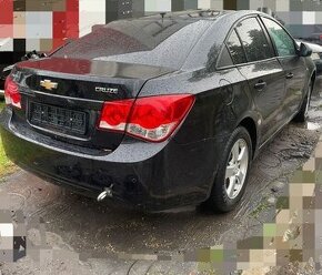 Chevrolet Cruze 2011 predám Dvere pravé predné predám Zadná