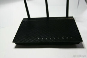 ASUS RT-AC66U router - top stav