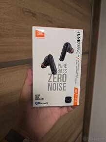 JBL Tune 235NC