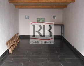 Garáž 15 m2 na Trenčianskej ulici v Ružinove na predaj