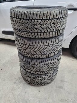 245/45 R18