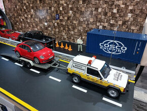 Model 1:18 Jeep Cherokee + prepravník + VW new Beetle