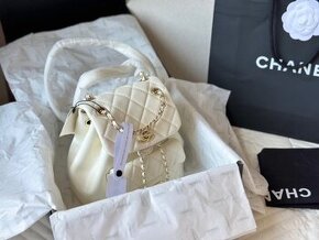 CHANEL batoh full box biely