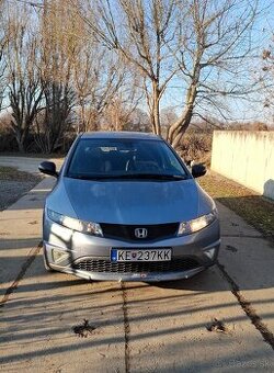 Honda Civic 8 gen 1.8 benzin 103kw