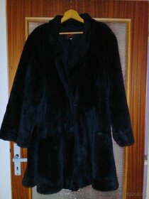 Čierny dámsky kožuch nepravý,Dámsky kabát
