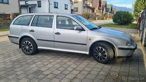 Škoda Octavia Combi 1,6 Benzín - 1