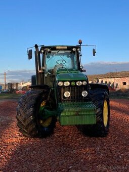 John Deere 8230