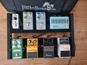 Pedalboard s gitarovými efektami - 1