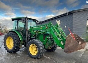 John Deere 5820