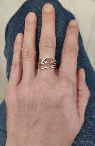 NOVÝ Moderný výrazný dámsky zlatý prsteň - Korai - 1