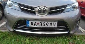 predam predny naraznik na toyota auris 2014