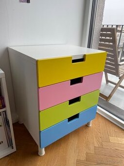 Skrinka so šuflíkmi Ikea