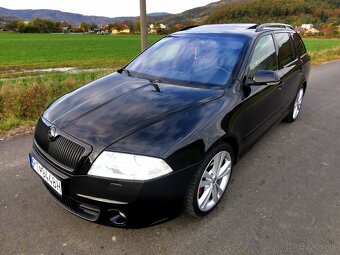 Škoda octavia combi RS.2.0TDI model 2009 strešné okno