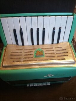 Retro harmonika artis v kufri - 1