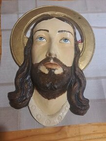 Hlava Ježiša z pálenej tehly