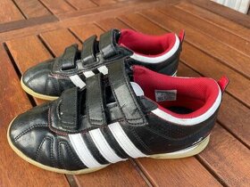 Predám chlapčenské halové tenisky Adidas veľ. 35