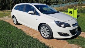 Opel Astra J ST 1.4T Cosmo AGR sedacky