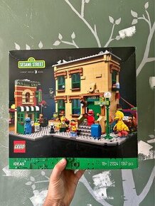 Lego Ideas Sesame Street 21324 - 1