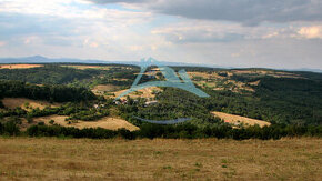 Pozemok (3,1ha) na Hrušove s panoramatickým výhľadom.