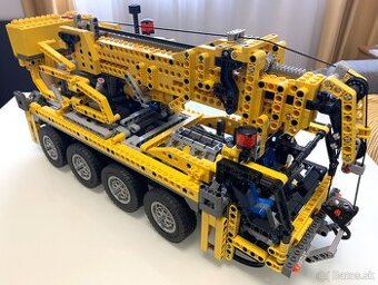 LEGO Technic 8421 Mobile Crane (2005)