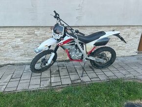 AJP PR3 125 Supermoto - 1