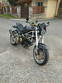 Ducati monster 900 - 1