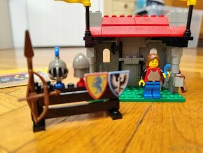 Lego 6041 Armory shop - 1