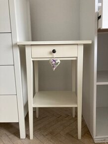 Ikea Hemnes nočný stolík