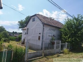 Poschodový dom s krásnym pozemkom v srdci kľudnej obci Vin