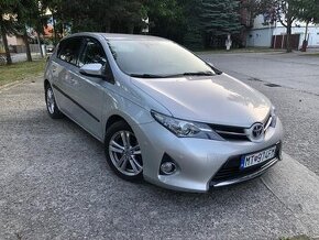 Toyota AURIS 2.0D-4D Diesel M6 TOP STAV