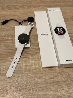 Nepouživané Samsung Galaxy Watch 5 44mm GPS