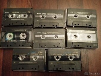 MC a VHS kazety a cassette adapter