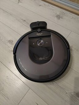 Robotický vysávač Roomba i7