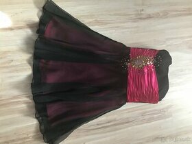 Predám spoločenské čierno-ružové šaty s kvetom veľkosť 37
