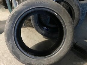 Predám zimné pneu 215/55R17