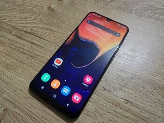 Samsung a50 128gb dual sim  plnefunkcny ma len jemne znamky