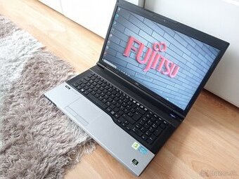 17" Fujitsu Lifebook / Intel core i5 / 256gb ssd / 8gb ram