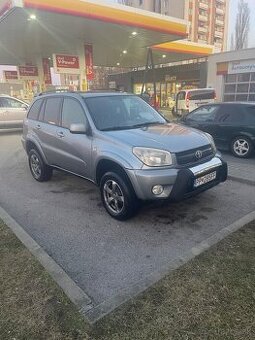 Predam toyotu rav4 r.v2005 benzin2.0 +lpg