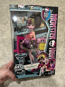 Monster High Draculaura Art Class