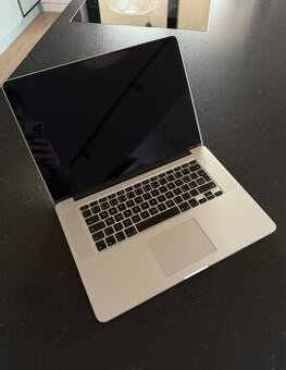 Macbook PRO 15 model A1398, nejde zapnúť. Popis v texte