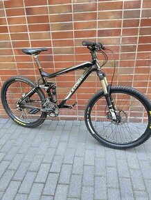 Trek Fuel - celoodpruzeny trail bike