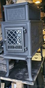 Liatinové kachle Jotul F 118 N čierný lak