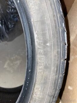 255/35R19 96Y