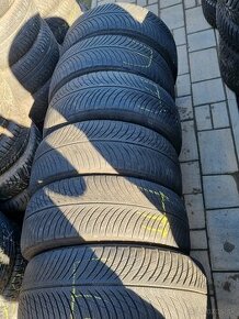 245/45R19 - 1