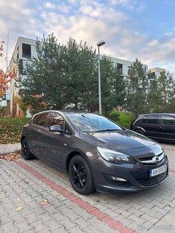 Opel Astra J 1.6 2015, 85kw, benzín